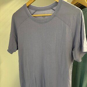 ALO Lilac Short Sleeve Workout Shirt – Medium